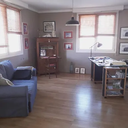 Apartment Appt 3 Hyper Centre Tres Calme Tres Clair Quartier Place Royale, Parking Gratuit *