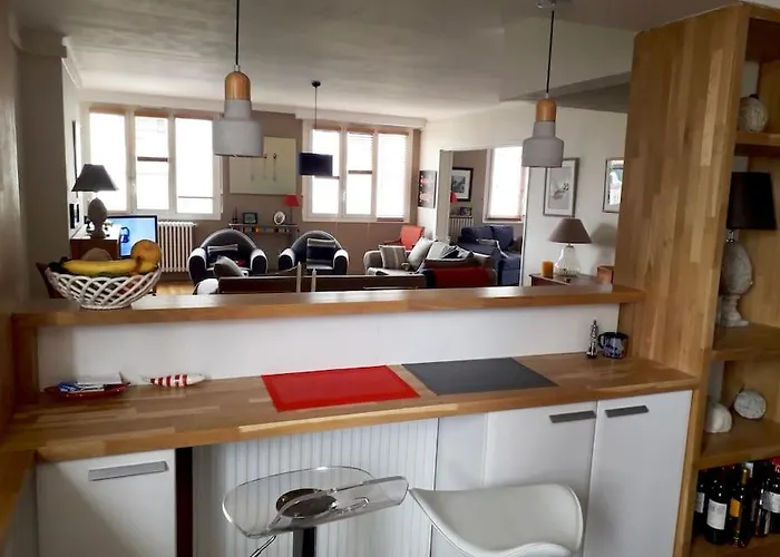 Appt 3 Hyper Centre Tres Calme Tres Clair Quartier Place Royale, Parking Gratuit Apartmán